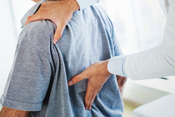 理疗-患者背部疼痛运动医学奇罗理疗|加拿大克利夫兰诊所