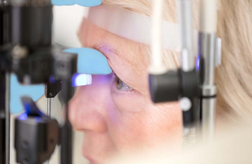 在克利夫兰诊所进行青光眼治疗。