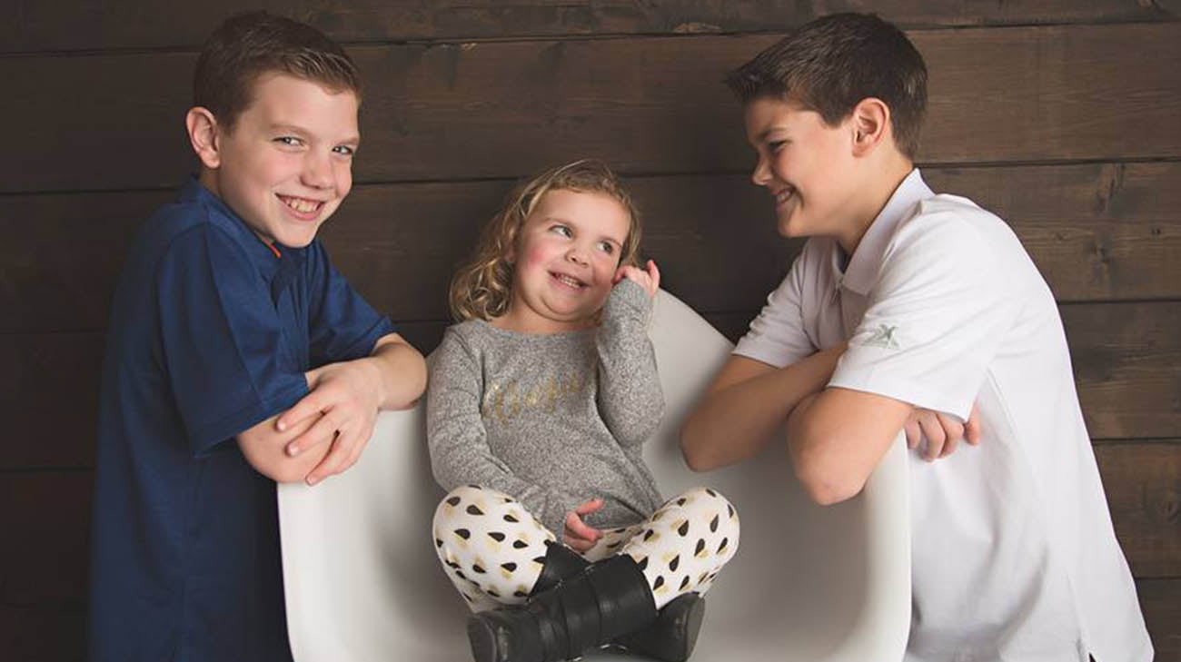 2017年3月，在克利夫兰儿童诊所接受心脏移植手术后，阿里维亚和她的兄弟们在一起。