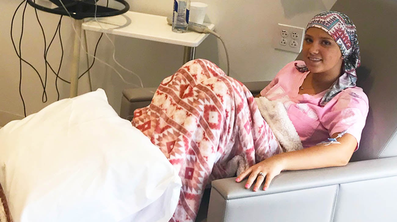 莎拉在克利夫兰癌症中心接受化疗。
