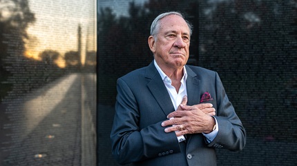 1979年，简·斯克鲁格斯创建了越南退伍军人纪念基金，将他对柏林墙的设想变为现实。
