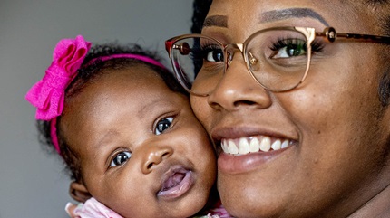 Breona在接受心脏手术后生下了她的孩子Journee。